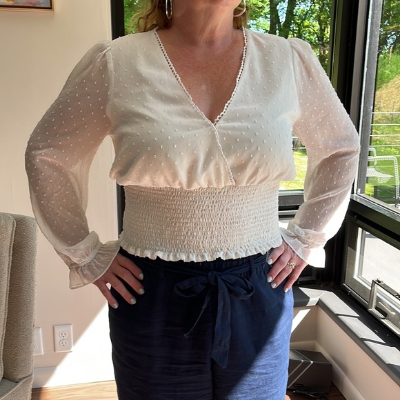 Leyden sexy l/s v neck white blouse with fun detail - Picture 2 of 9